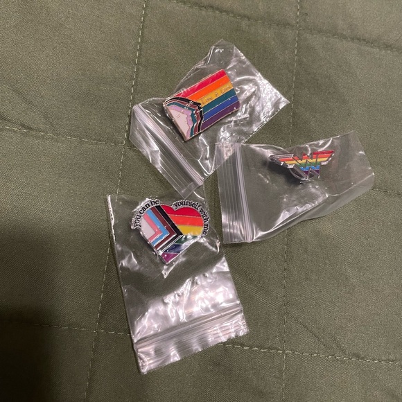 Set of 3 Rainbow Collar Pins - Picture 1 of 4